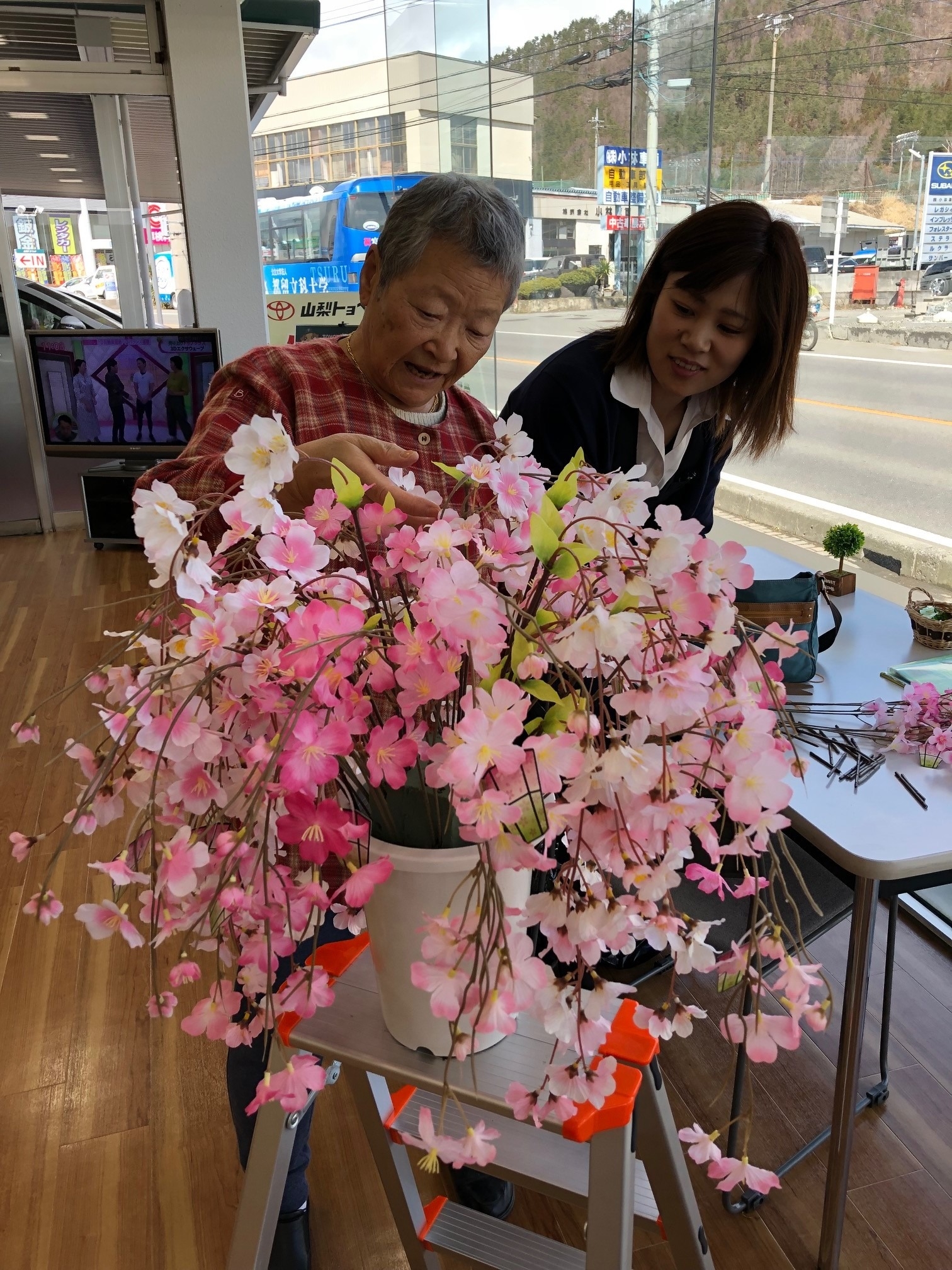 河口湖店春の装飾になりました